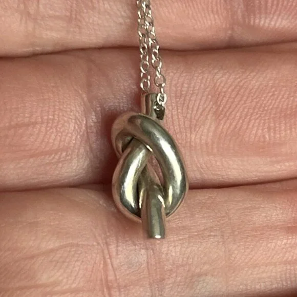 925 Silver Modernist Knot Design Pendant &amp; Chain - Picture 5 of 7